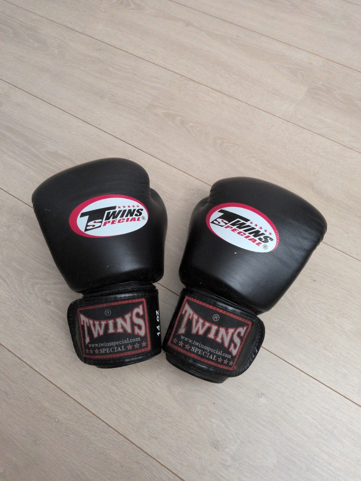 Twins Special Bokshandschoenen 14 oz Zwart, Sport en Fitness, Boksen, Ophalen of Verzenden, Zo goed als nieuw, Bokshandschoenen