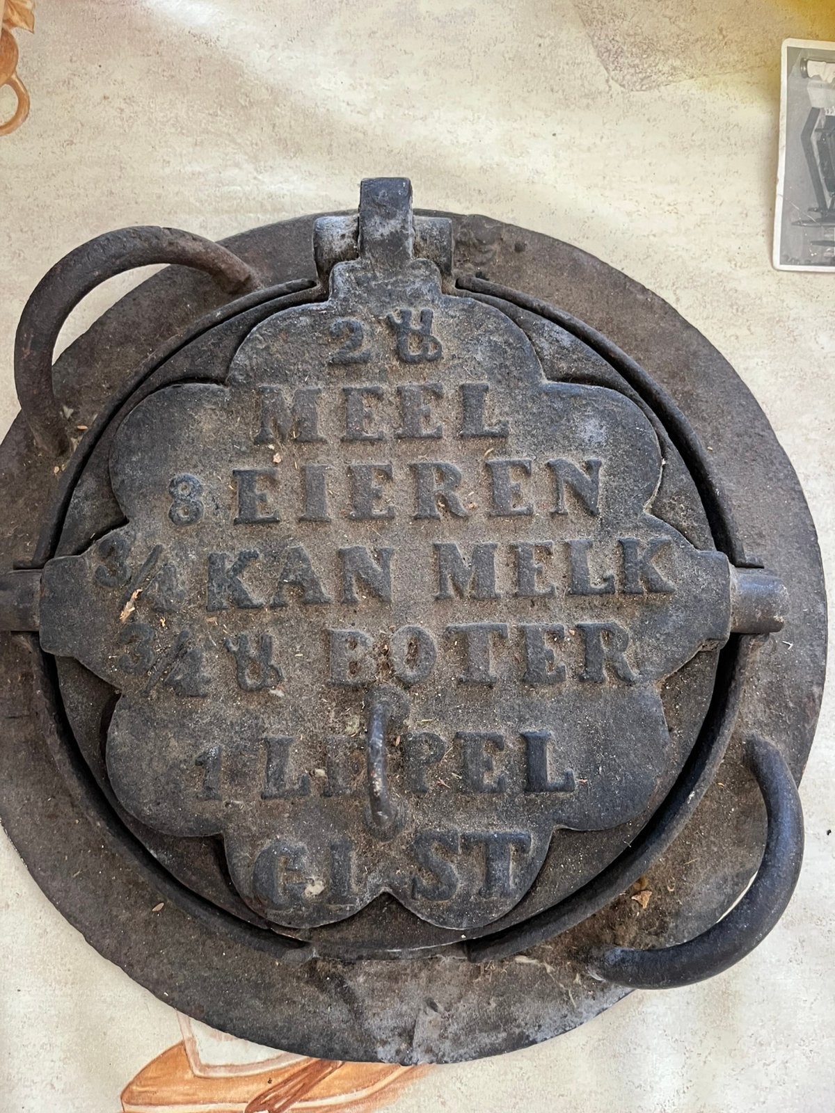 Tka antieke wafelijzer, Ophalen