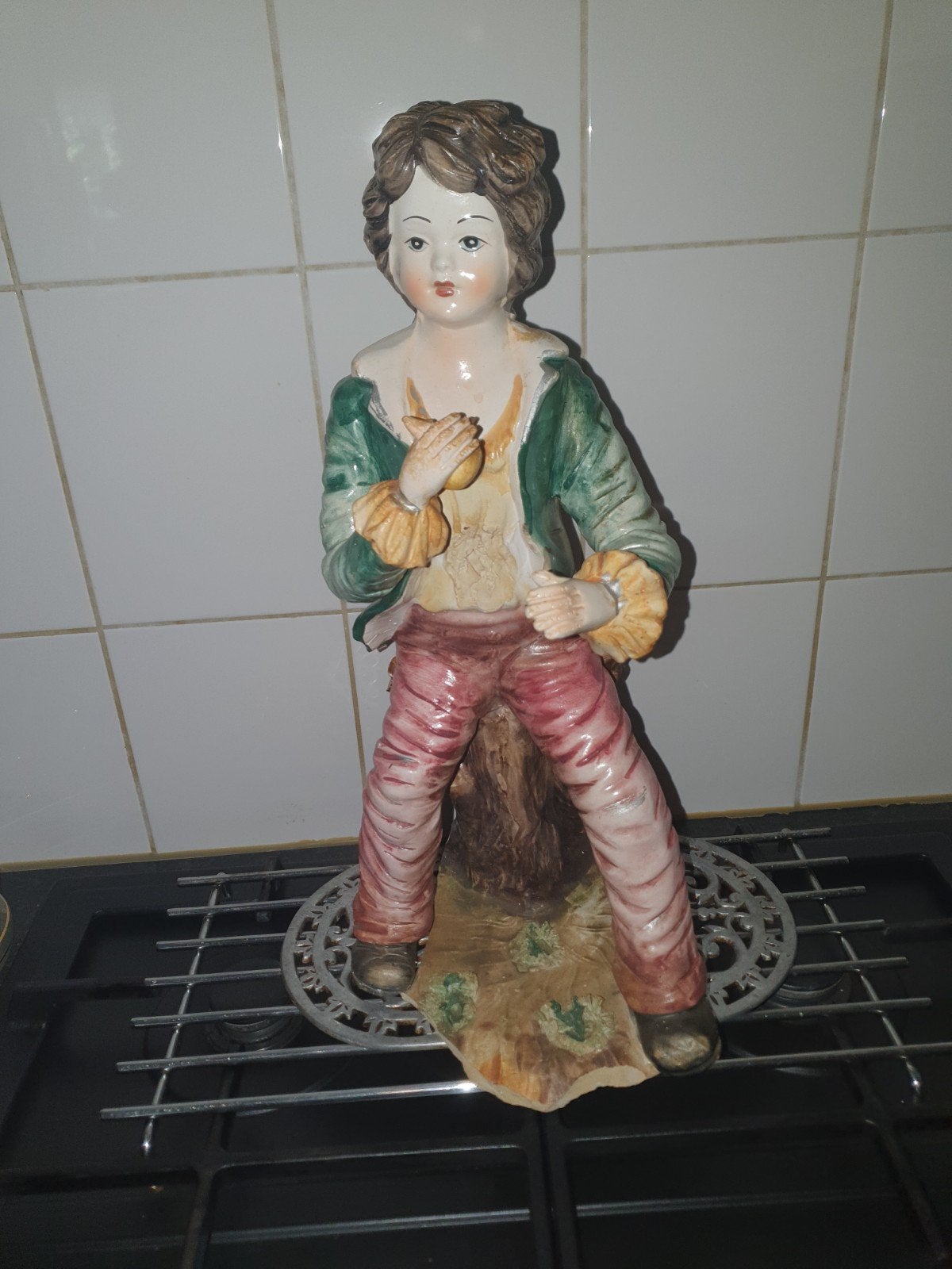 PORSELEINEN BEELD VAN EEN JONGEN., Verzamelen, Ophalen of Verzenden, Zo goed als nieuw, Mens
