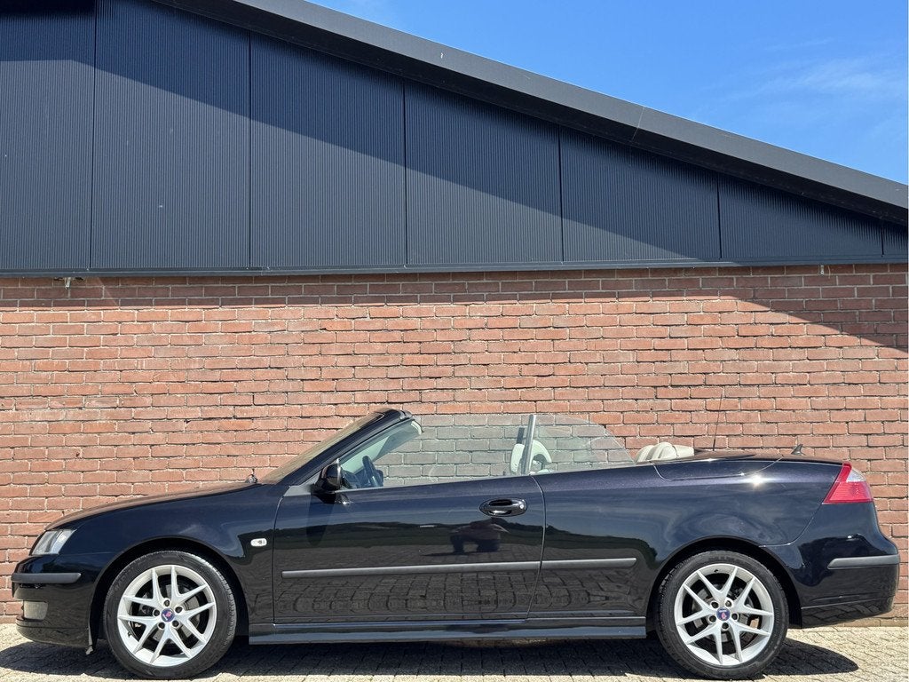 Saab 9-3 Cabrio 1.8T LINEAR | LEDER! | NAVI! | TREKHAAK!, Auto's, Saab, Voorwielaandrijving, 1998 cc, Gebruikt, Beige