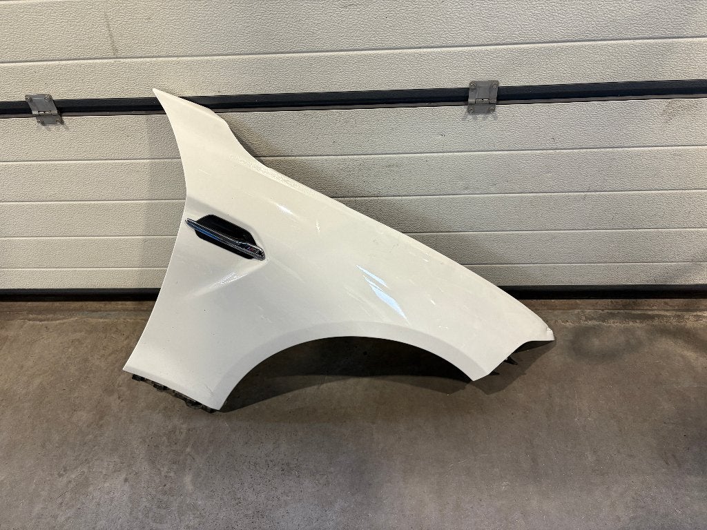 Spatbord rechts voor  BMW M2 f87, Gebruikt, Rechts, Ophalen of Verzenden, Spatbord