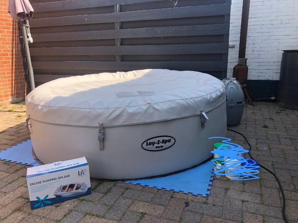 Lay-Z-Spa Paris opblaasbare jacuzzi met accessoires, Ophalen, Gebruikt, Trap, Opblaasbaar