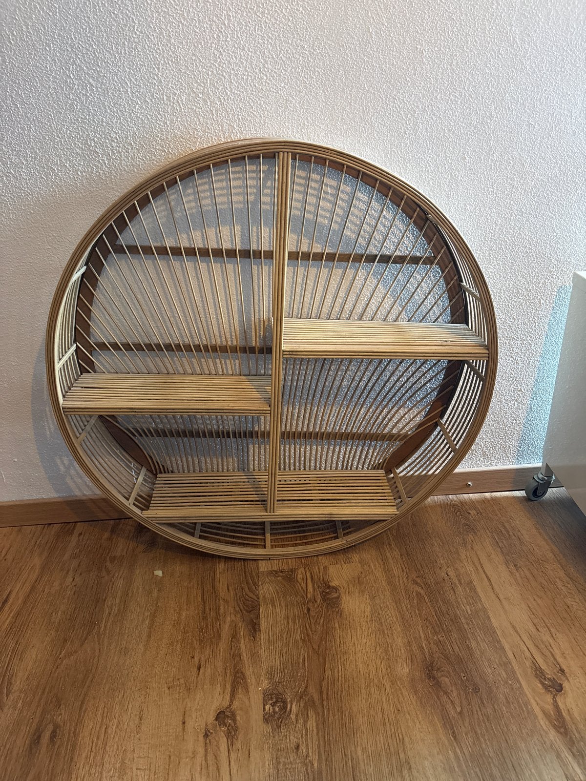 Ronde rotan wandplank met 3 vakken wandrek, Huis en Inrichting, Ophalen, Zo goed als nieuw