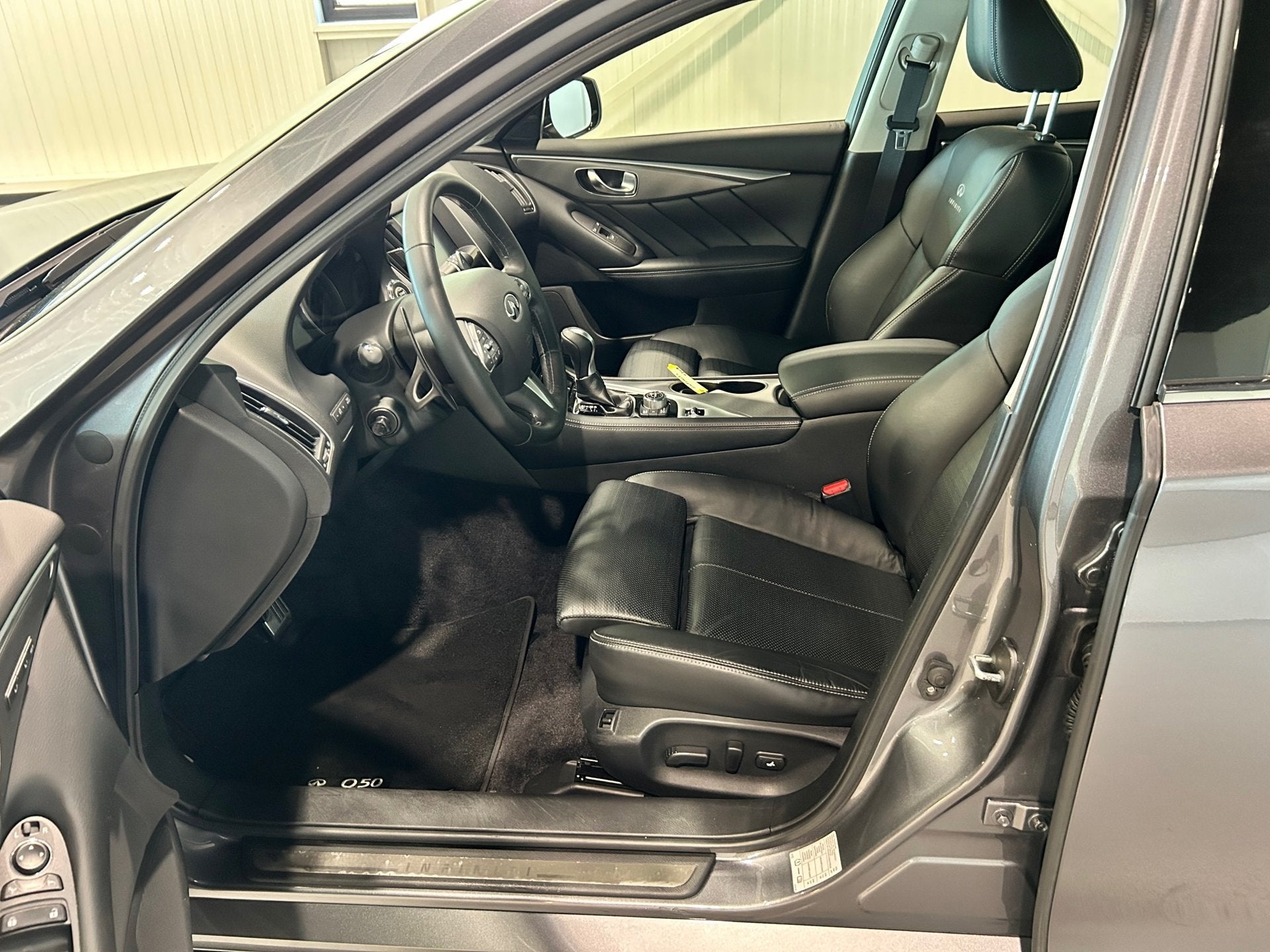 Infiniti Q50 3.5 S Hybrid Sport Tech AWD | 1e Eigenaar | Dea, Auto's, 15 km/l, Gebruikt, Zwart, Leder