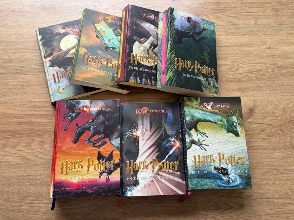 Harry Potter complete serie - 5x hardcover, 2x softcover, Boeken, Ophalen of Verzenden, Zo goed als nieuw, Fictie algemeen
