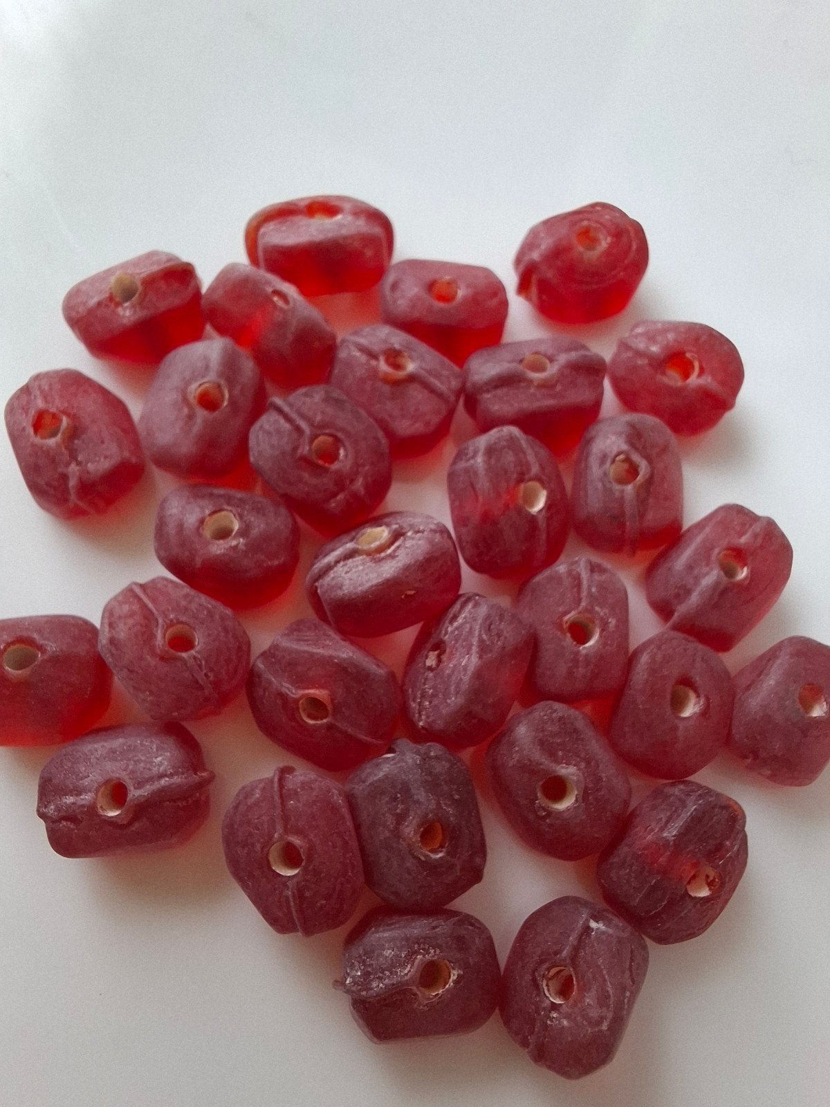 30 stuks glaskralen mat rood kralen chips partij, Kraal, -, -, Ophalen of Verzenden