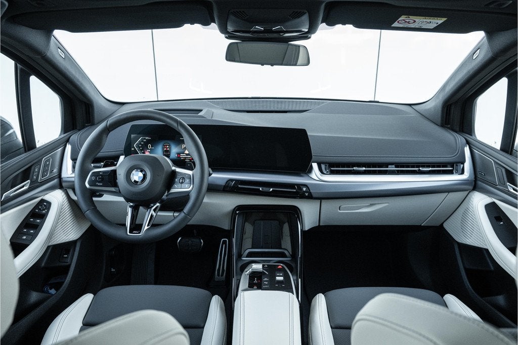 BMW 2 Serie Active Tourer 220i M Sport Automaat / Panoramada, Stoelverwarming, 156 pk, Zwart, Leder
