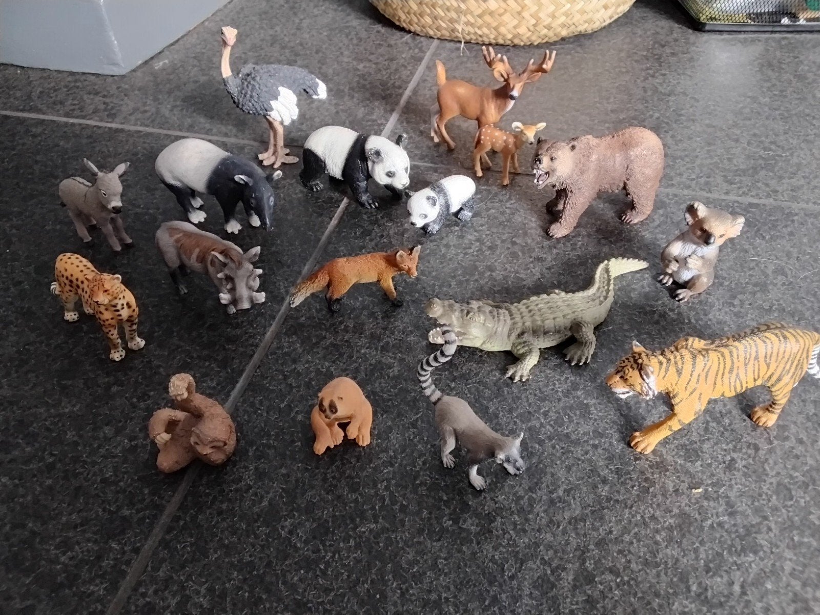 Schleich dierenverzameling, set van 17 div dieren. 6A., Verzamelen, Dierenverzamelingen, Ophalen of Verzenden, Zo goed als nieuw