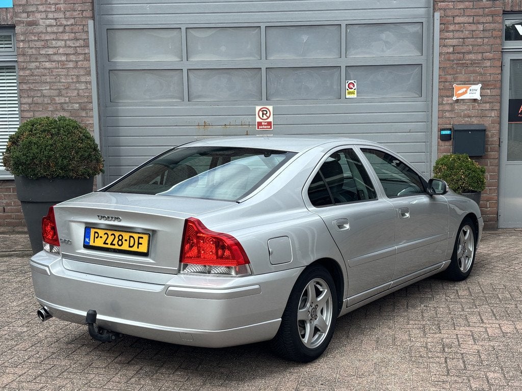 Volvo S60 2.4 Nette staat. Goed onderhouden. (bj 2008), Voorwielaandrijving, Gebruikt, Automatische klimaatregeling, S60