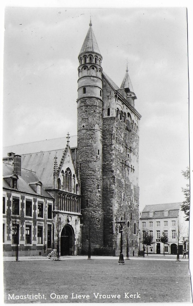Maastricht Onze Lieve Vrouwe Kerk Ansichtkaart ( B5235), Ophalen of Verzenden, 1960 tot 1980, Gelopen, Limburg