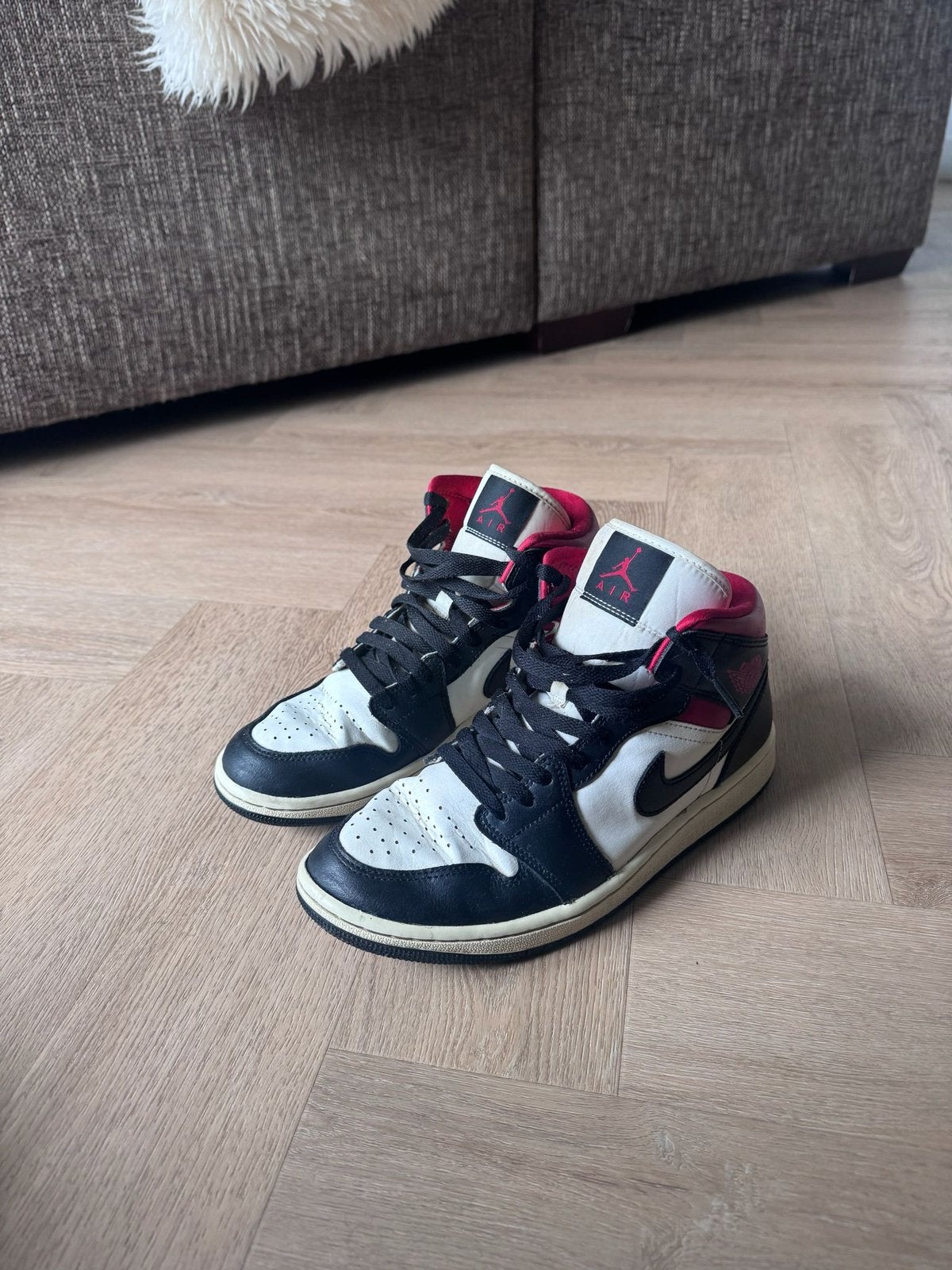 Nike Air Jordan 1 mid maat 40,5, Ophalen of Verzenden, Zo goed als nieuw, Sneakers of Gympen