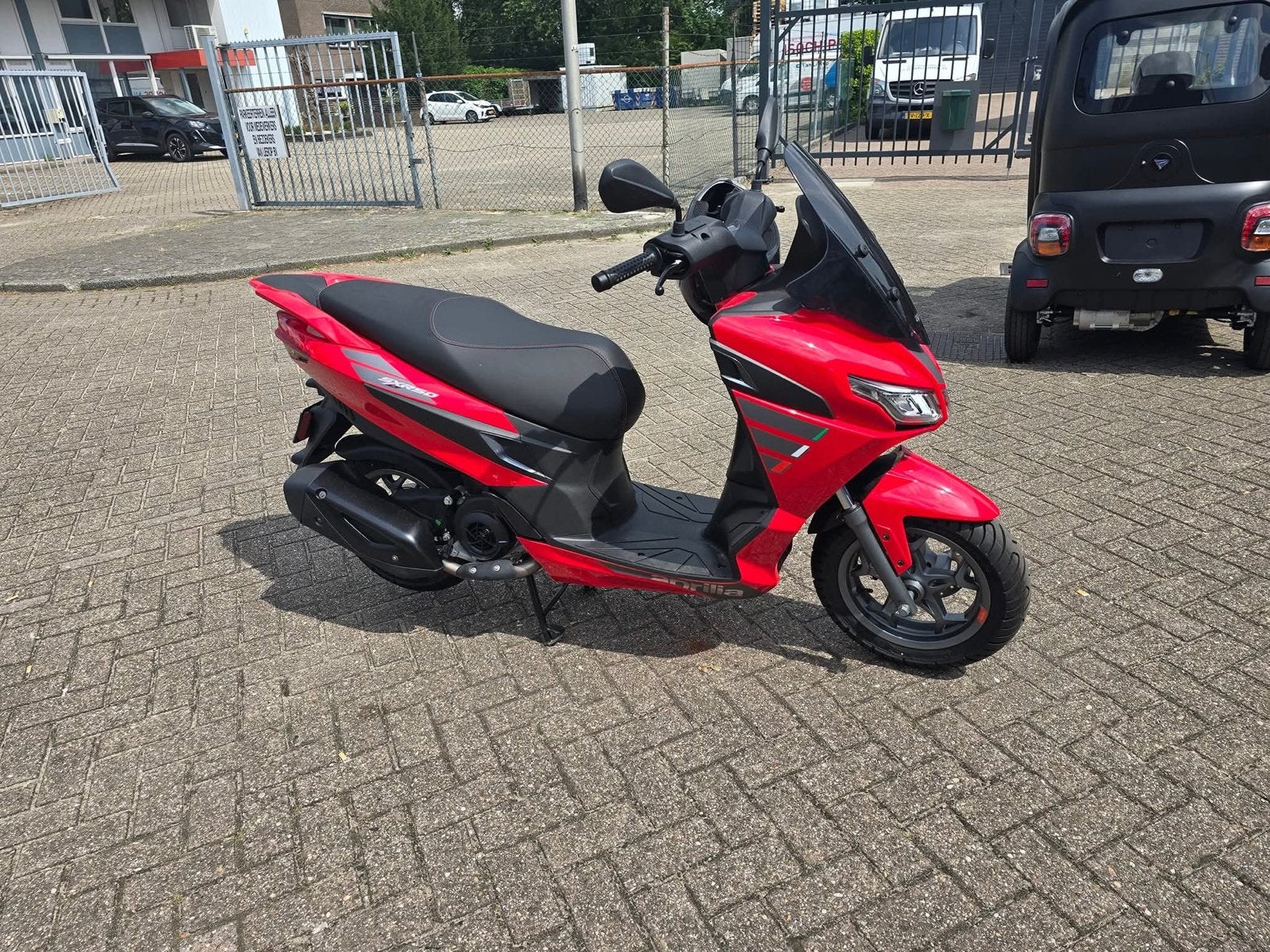 Aprilia SXR 50cc 4-takt bromfiets (45 km/u) met extra's, Ophalen, Overige modellen, Maximaal 45 km/u, Zo goed als nieuw