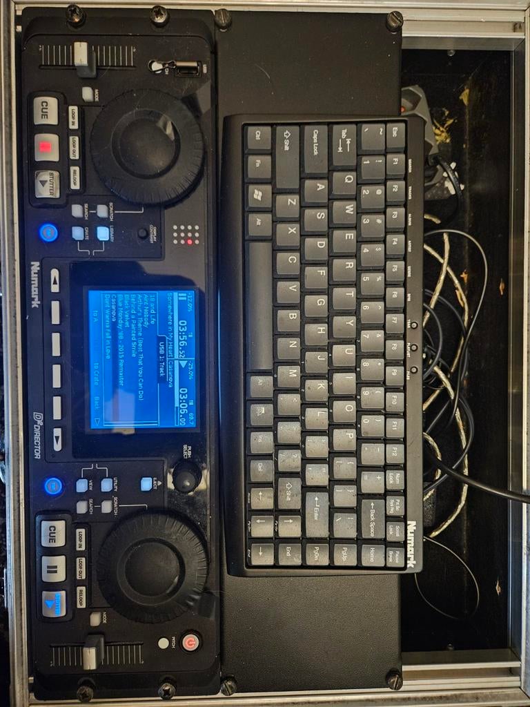 Numark DJ Director met toetsenbord, Ophalen