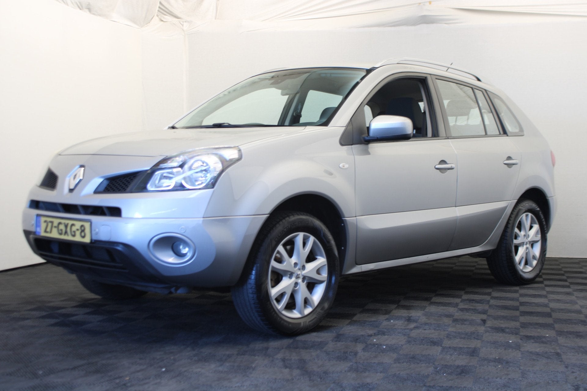 Renault Koleos 2.5 Dynamique Pack Navi (bj 2008), Voorwielaandrijving, Gebruikt, Zwart, 4 cilinders