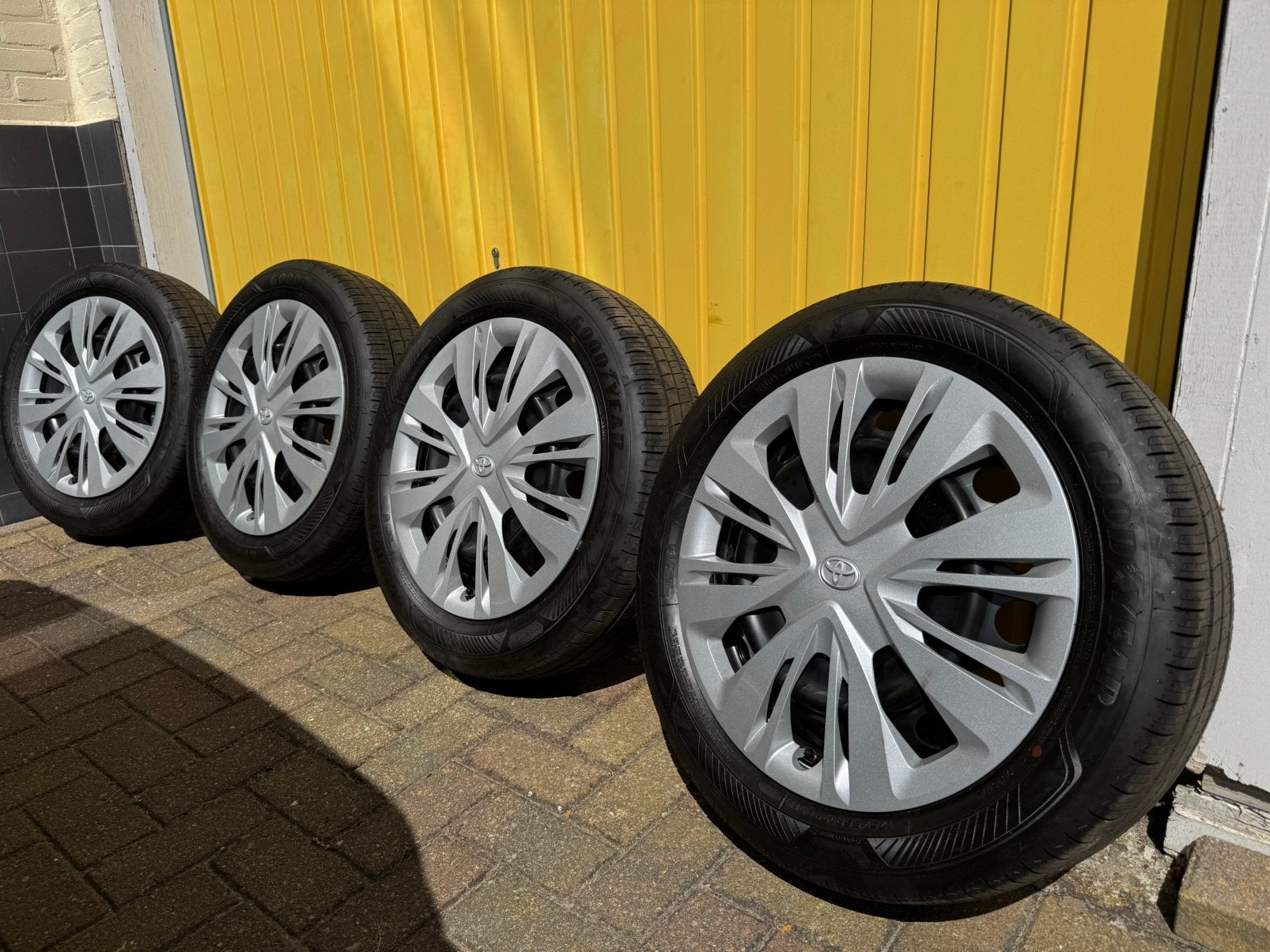 Nieuwe 17inch Toyota Aygo X (Hybrid) banden+velgen 175/65/17, 175 mm, Banden en Velgen, Nieuw, 17 inch