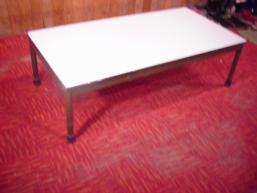 Retro buisframe Bijzettafeltje Tafel Salontafel Formica TV, Huis en Inrichting, Tafels | Salontafels, Ophalen, Gebruikt, 100 tot 150 cm