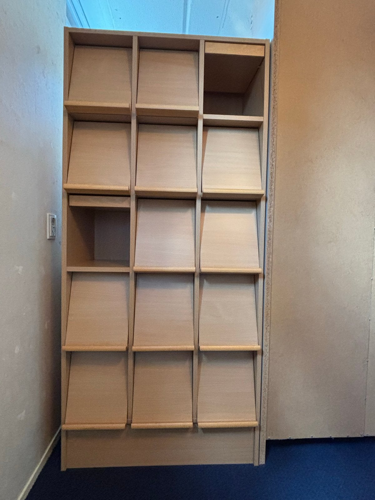Houten vakkenkast met 15 vakken