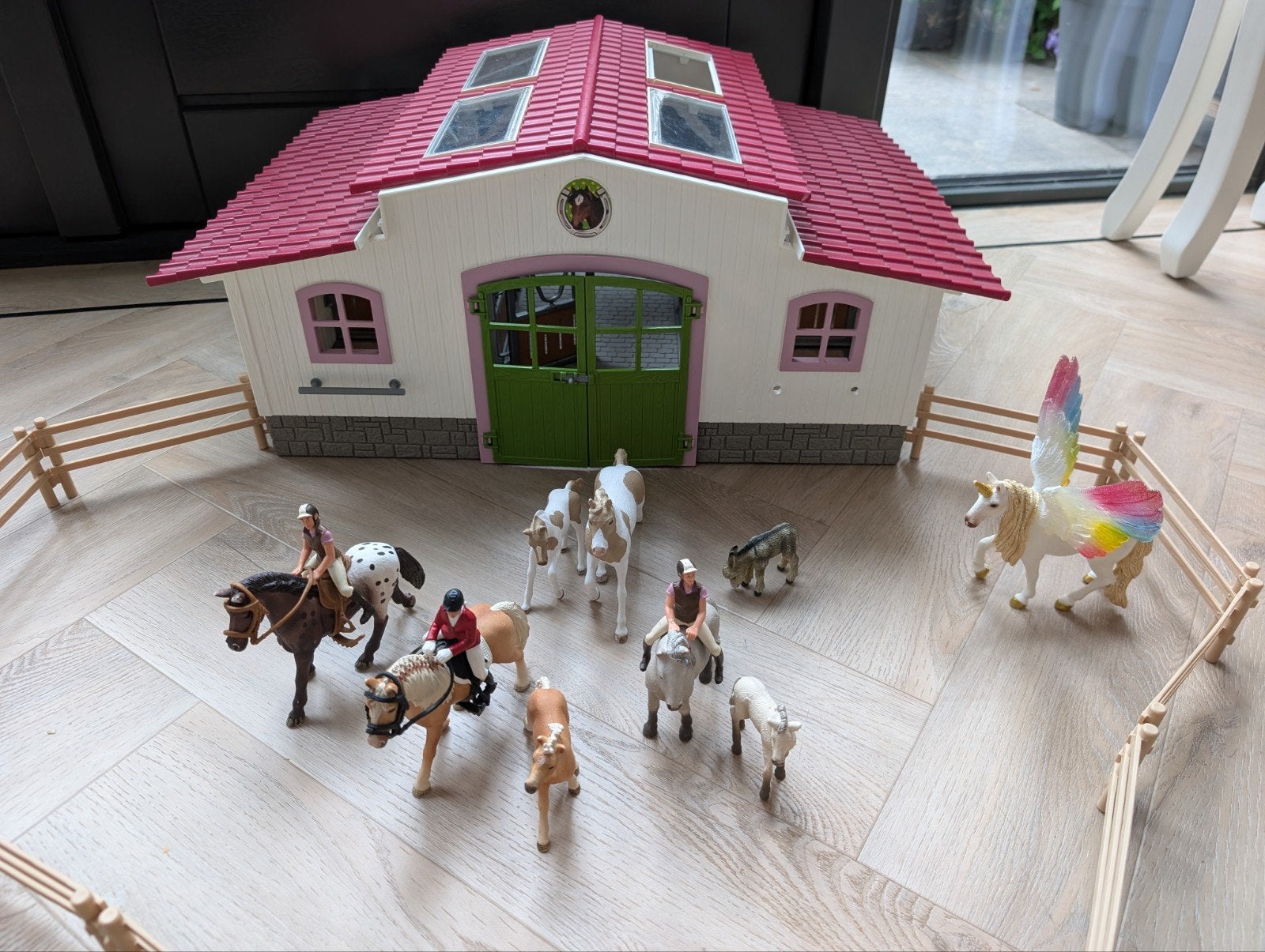 Schleich manege met veel paarden en ruiters, Ophalen, Gebruikt, Jongen of Meisje