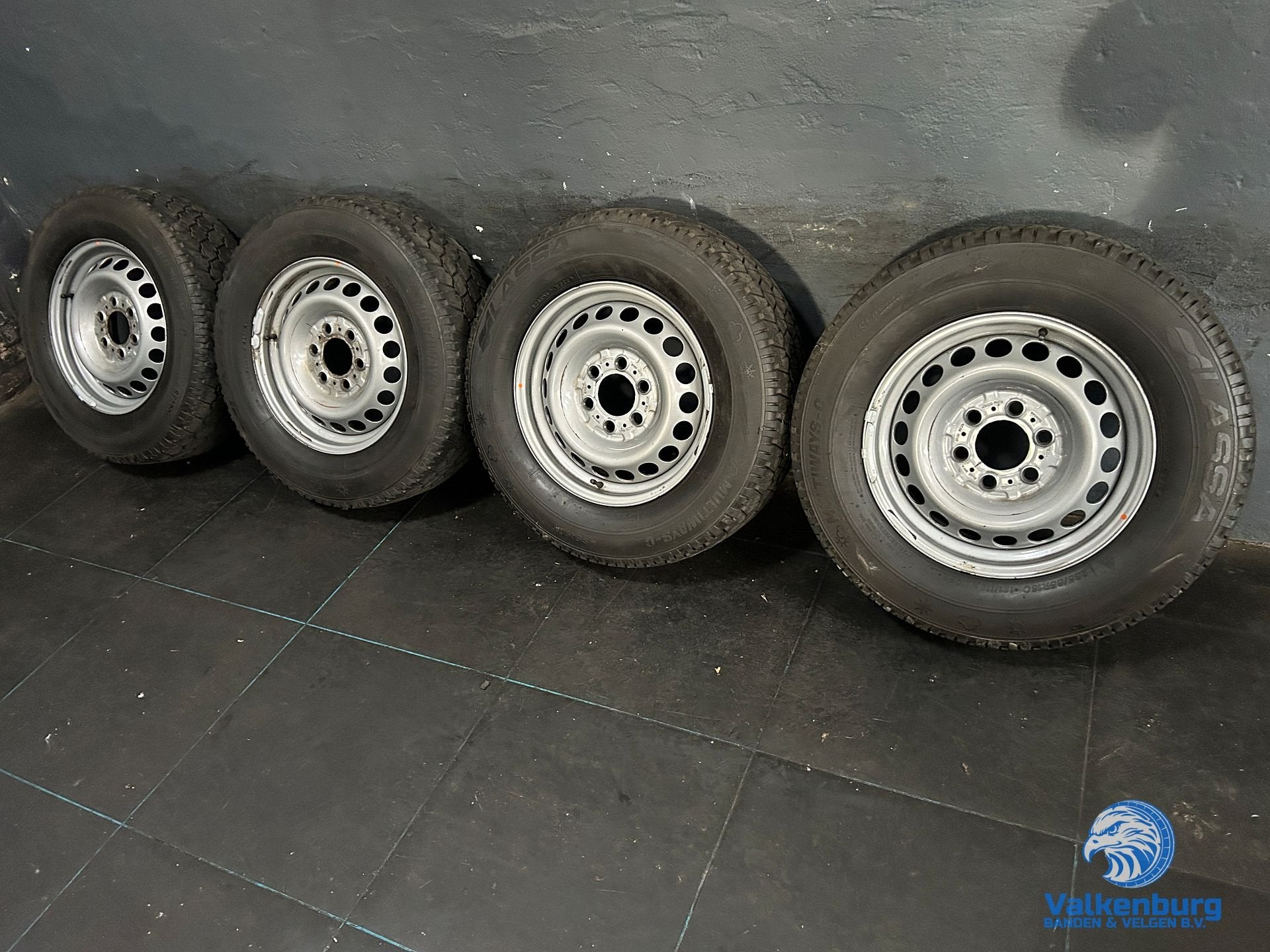 8-9mm! Originele Mercedes Sprinter B907 B910 16 inch stalen, -, Banden en Velgen, Ophalen of Verzenden, 235 mm