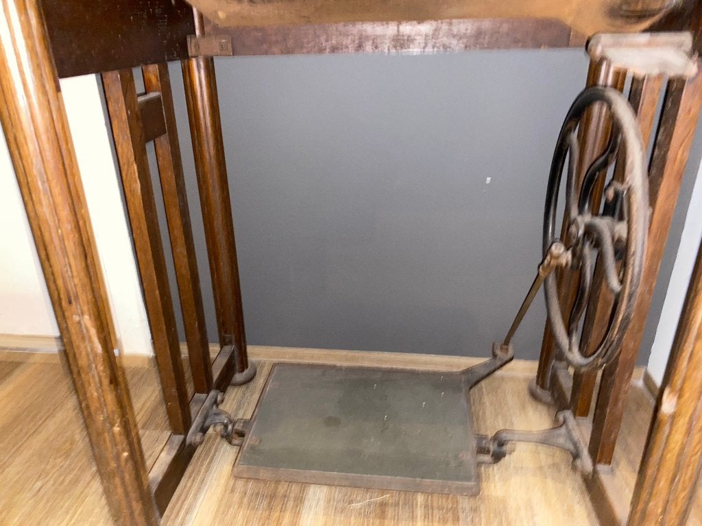 Naaimachine Inclusief Tafel Antiek, Gebruikt, Onbelend, Info@dealplein.nl, Naaimachine
