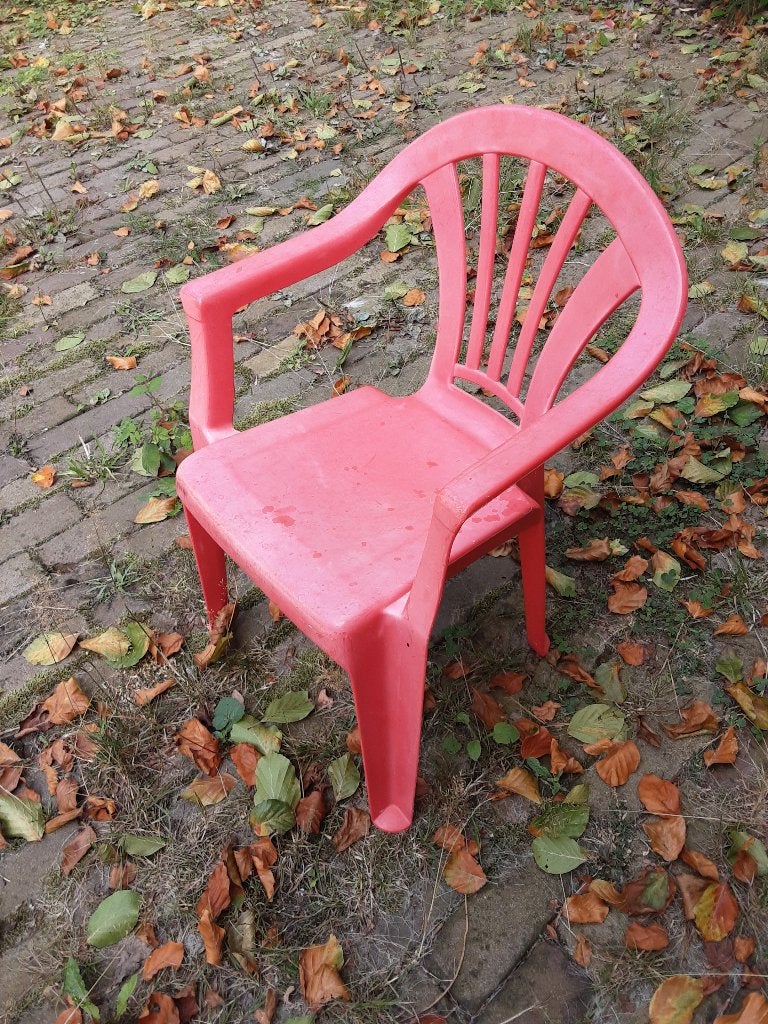 Rood plastic kinder tuinstoeltje, Tuin en Terras, Ophalen, Gebruikt, Plastic