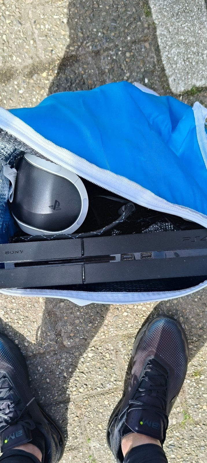 PS4 Slim + VR-bril + Camera + 2 Controllers + GAMES!, Ophalen of Verzenden, Zo goed als nieuw, Vanaf 3 jaar, 2 spelers