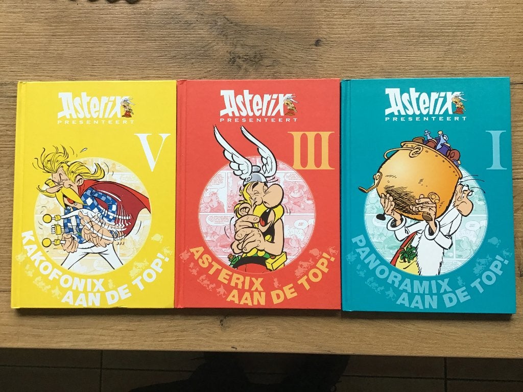 3 delen Asterix presenteert door Goscinny en Uderzo, Boeken, Meerdere stripboeken, Ophalen of Verzenden, Gelezen