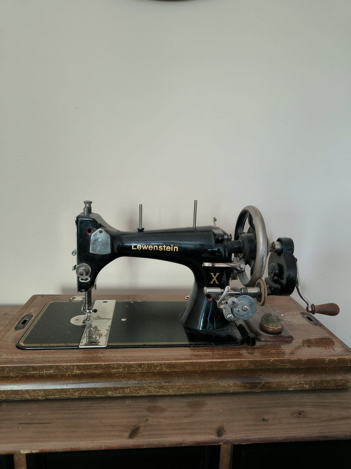 Antieke Lewenstein Naaimachine met beschermkap, Ophalen, Gebruikt, Naaimachine, Lewenstein