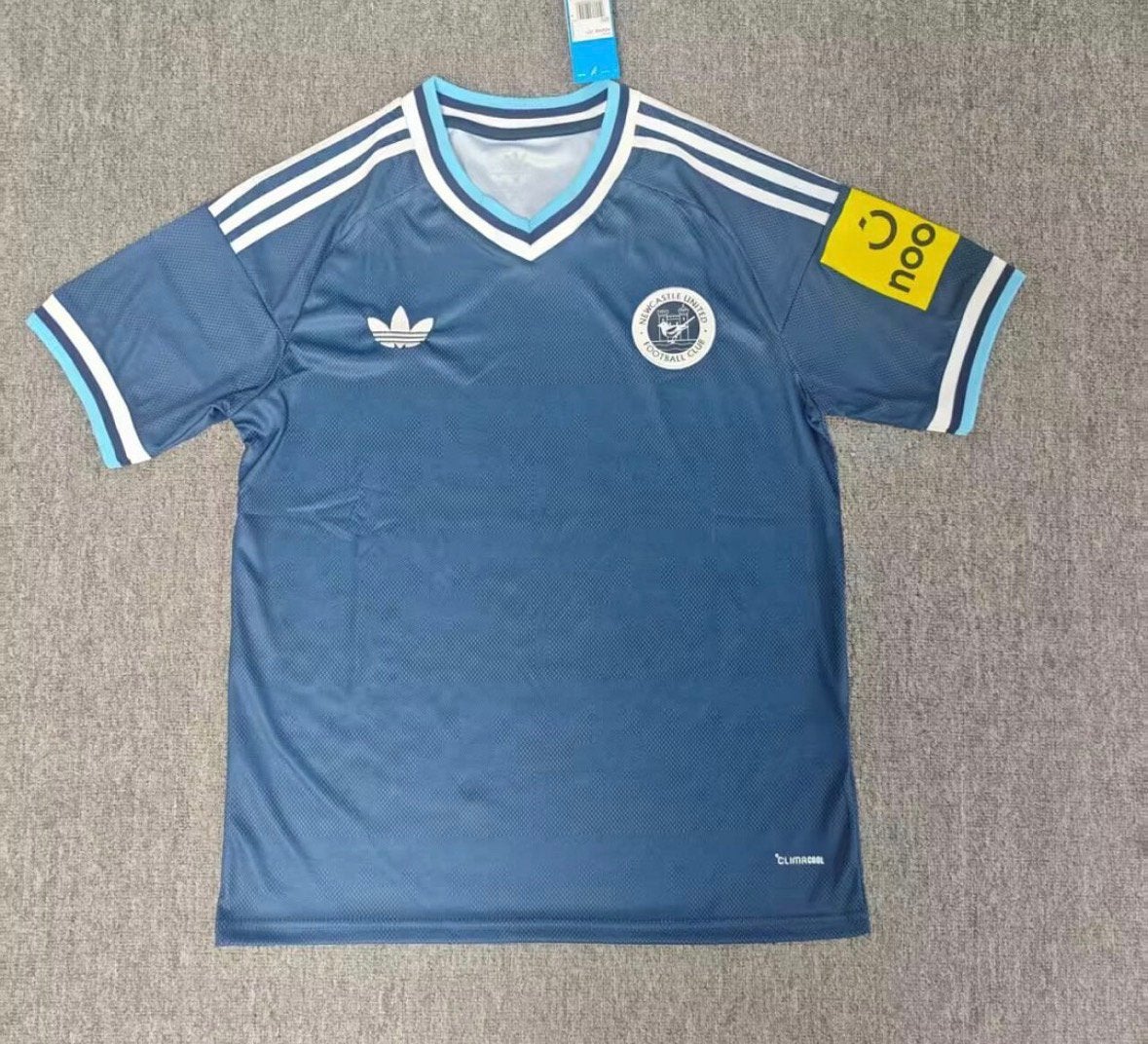 Newcastle uittenue 26/27 (Maat en bedrukking naar keuze), Maat XL, Ophalen of Verzenden, Zo goed als nieuw, Shirt