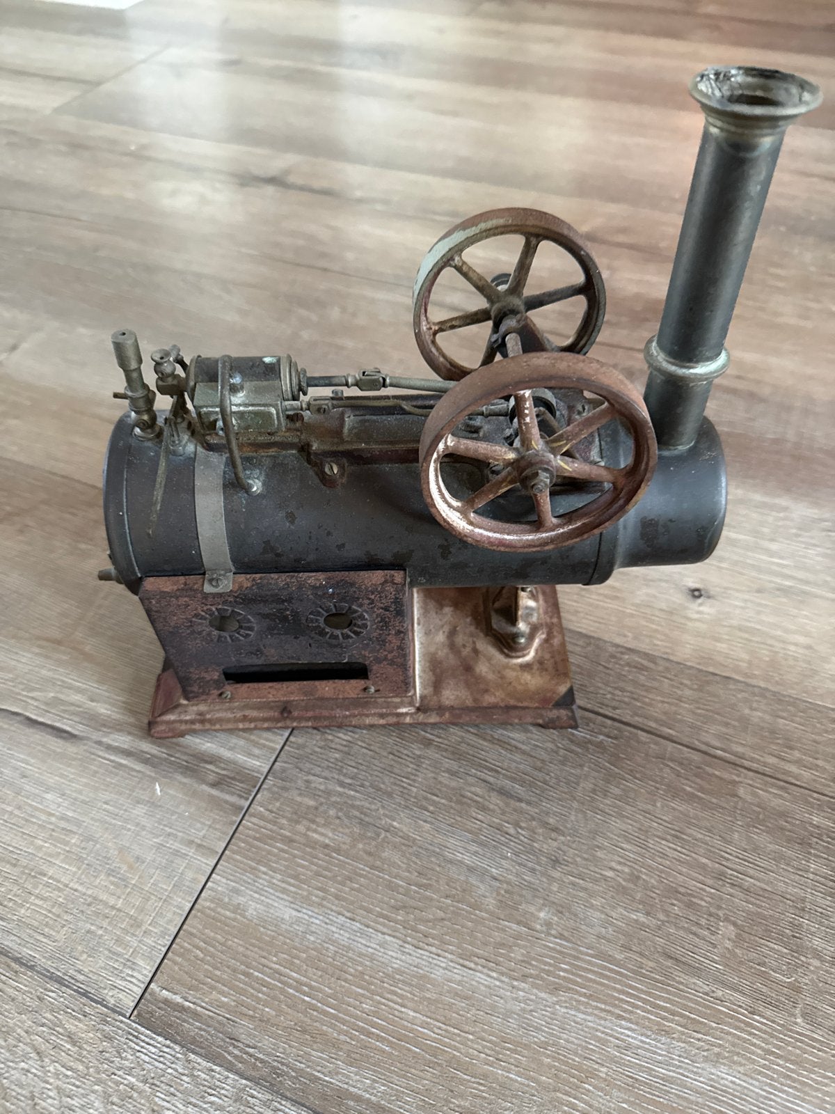 Antieke miniatuur Stoommachine. Moet gerestaureerd worden, Ophalen
