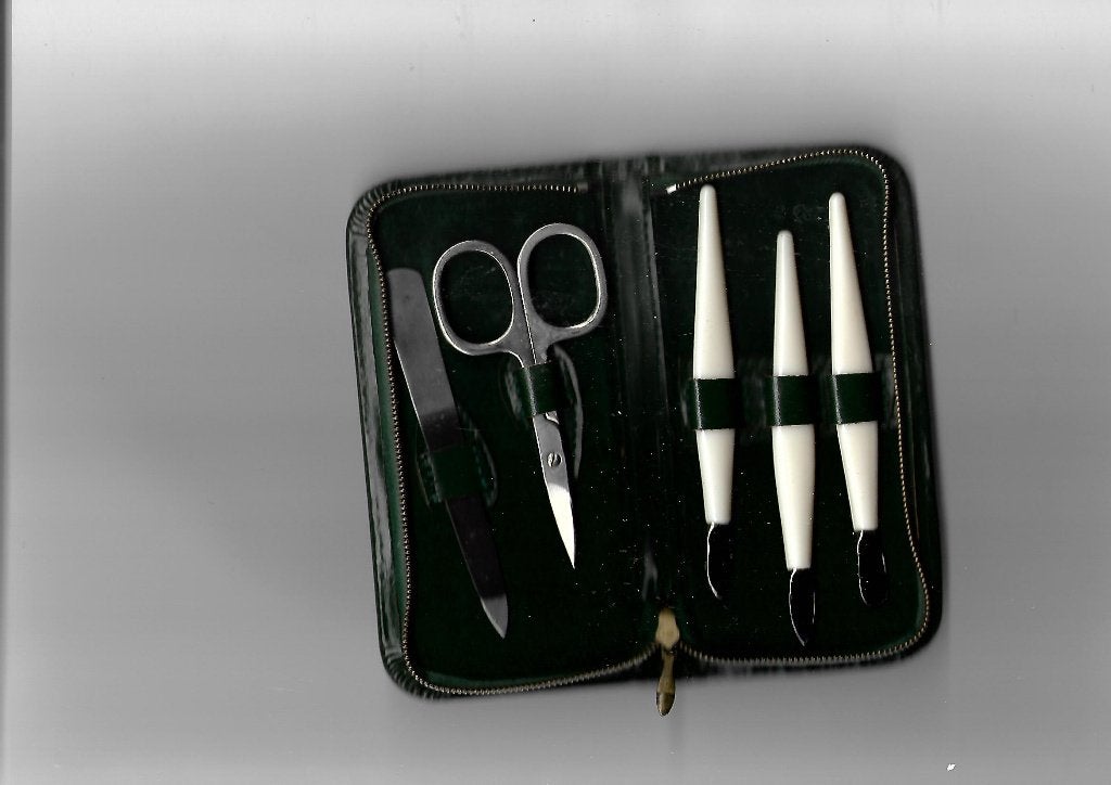 Oud Nagelvijlsetje, Verzenden, Zwart, Zo goed als nieuw, Handen en Nagels