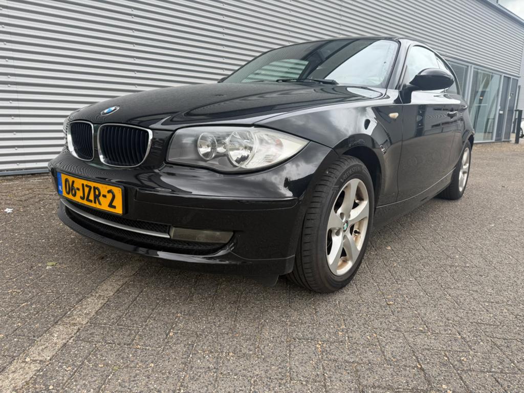 BMW 1-Serie 2.0 116I 3DR 2009 Zwart airconditioning, Auto's, BMW, 1-Serie, Achterwielaandrijving, 1995 cc, 4 cilinders