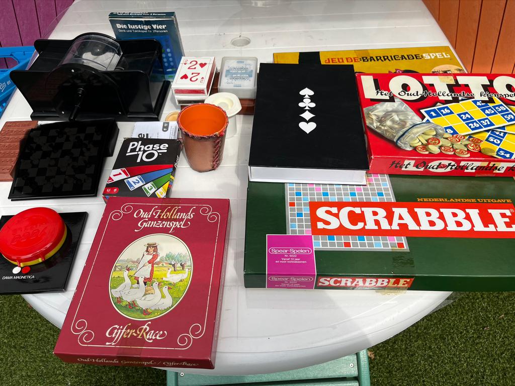 Diverse Bord & Kaartspellen - oa Lotto, Scrabble, Ganzen, Vijf spelers of meer, Ophalen, Gebruikt