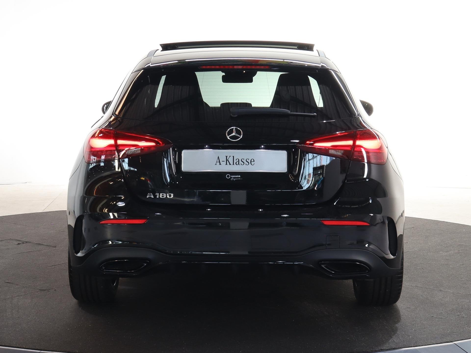 Foto 4 van Mercedes-Benz A-klasse 180 Business Solution AMG | AMG Line