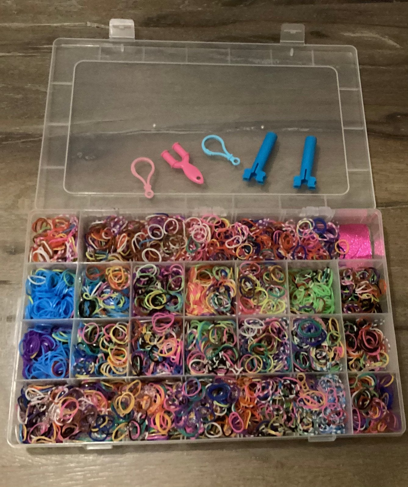 VOLLE DOOS LOOM STIEKJES MET GERIEF ..CREATIEF EN LEUK!!, Ophalen of Verzenden, Zo goed als nieuw