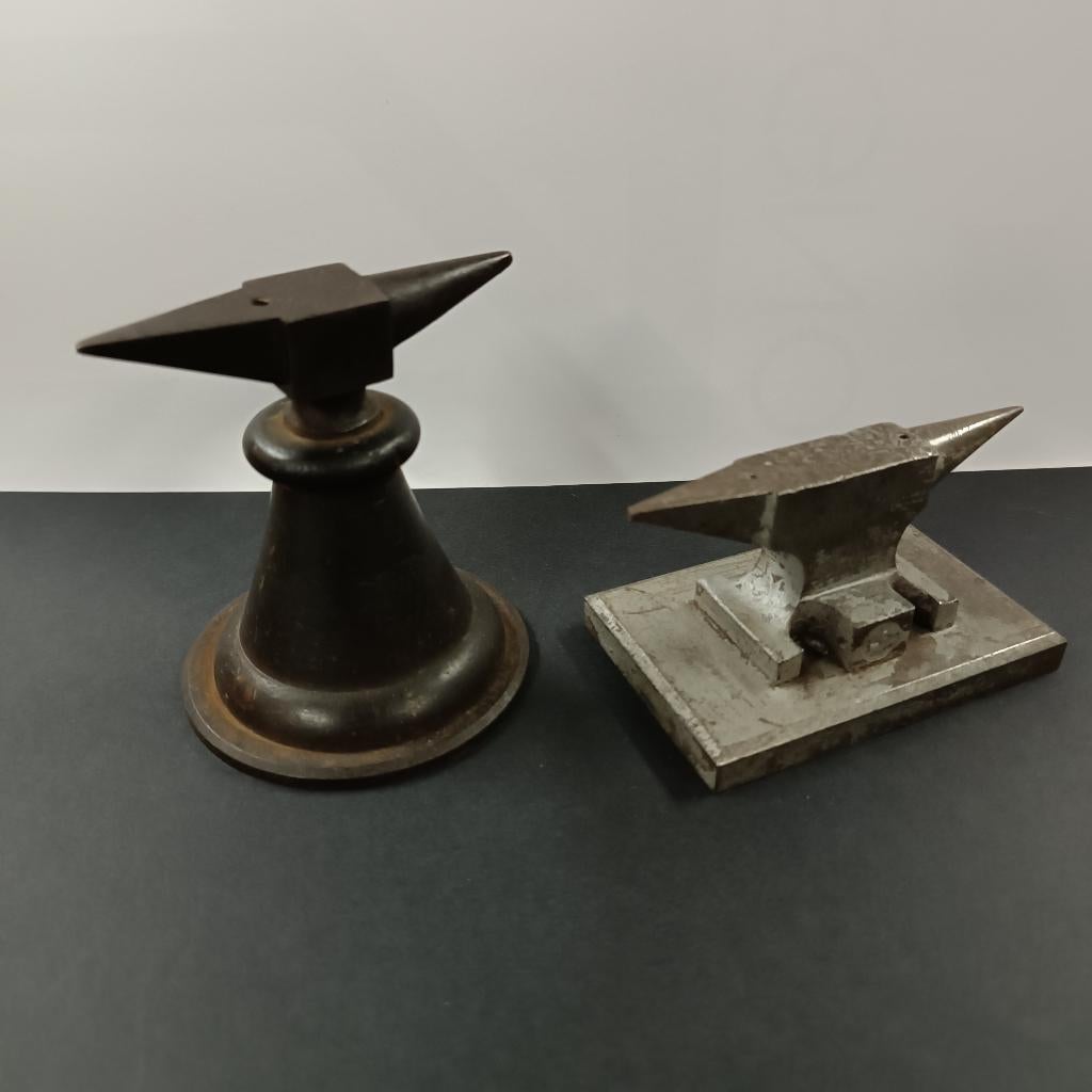 3 OLD SMALL ANVIL STÄD WATCHMAKER JEWELLERY GOLDSMITH, Verzenden