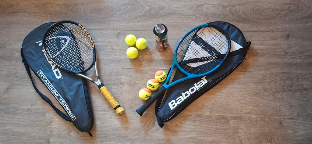 2 tennisrackets met hoes en 6 ballen, Ophalen of Verzenden, Racket