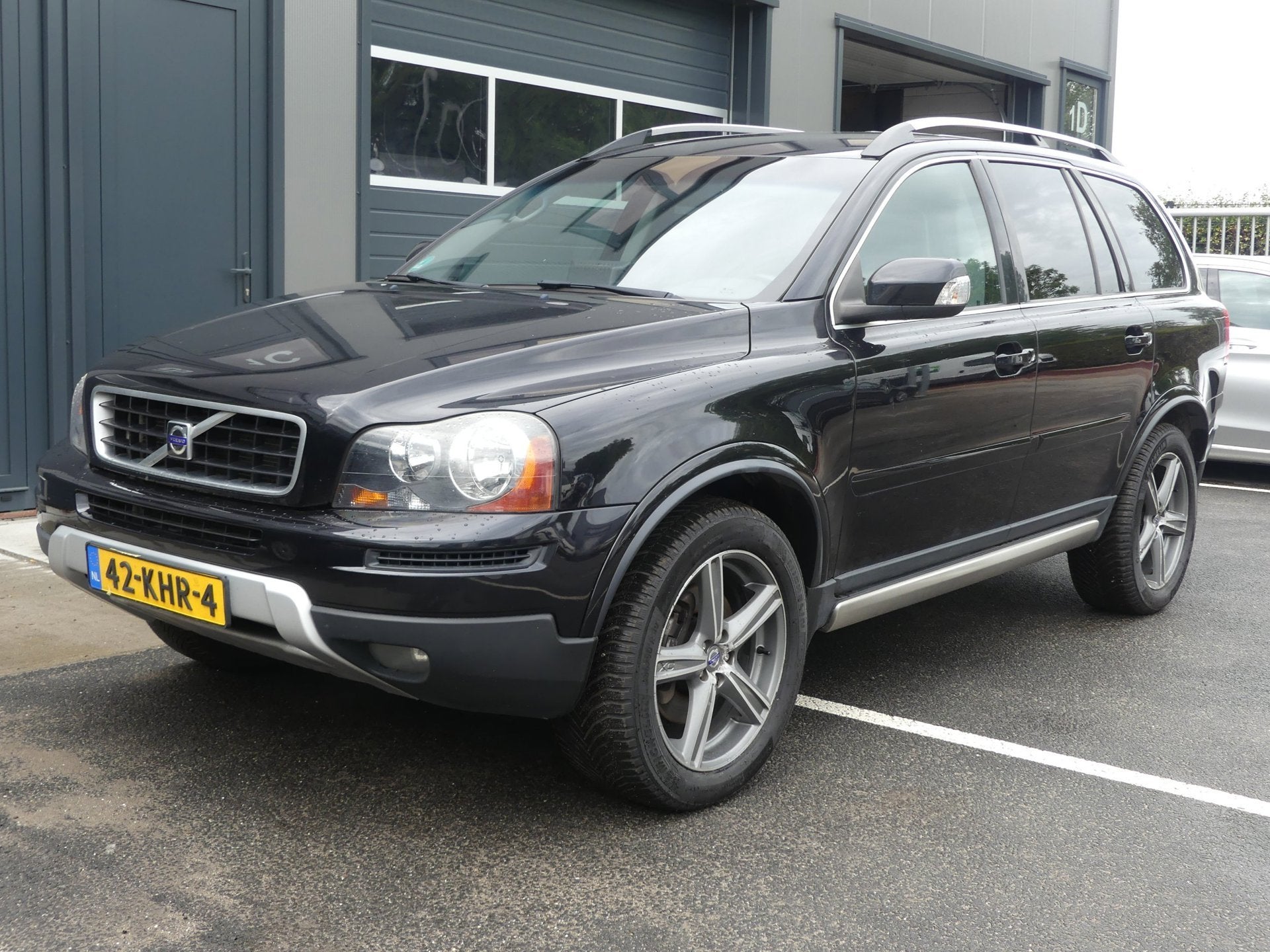 Volvo XC90 2.4 D5 Automaat Sport Leder Navi 7-Persoons APK t, Gebruikt, Zwart, 255 €/maand, 7 stoelen