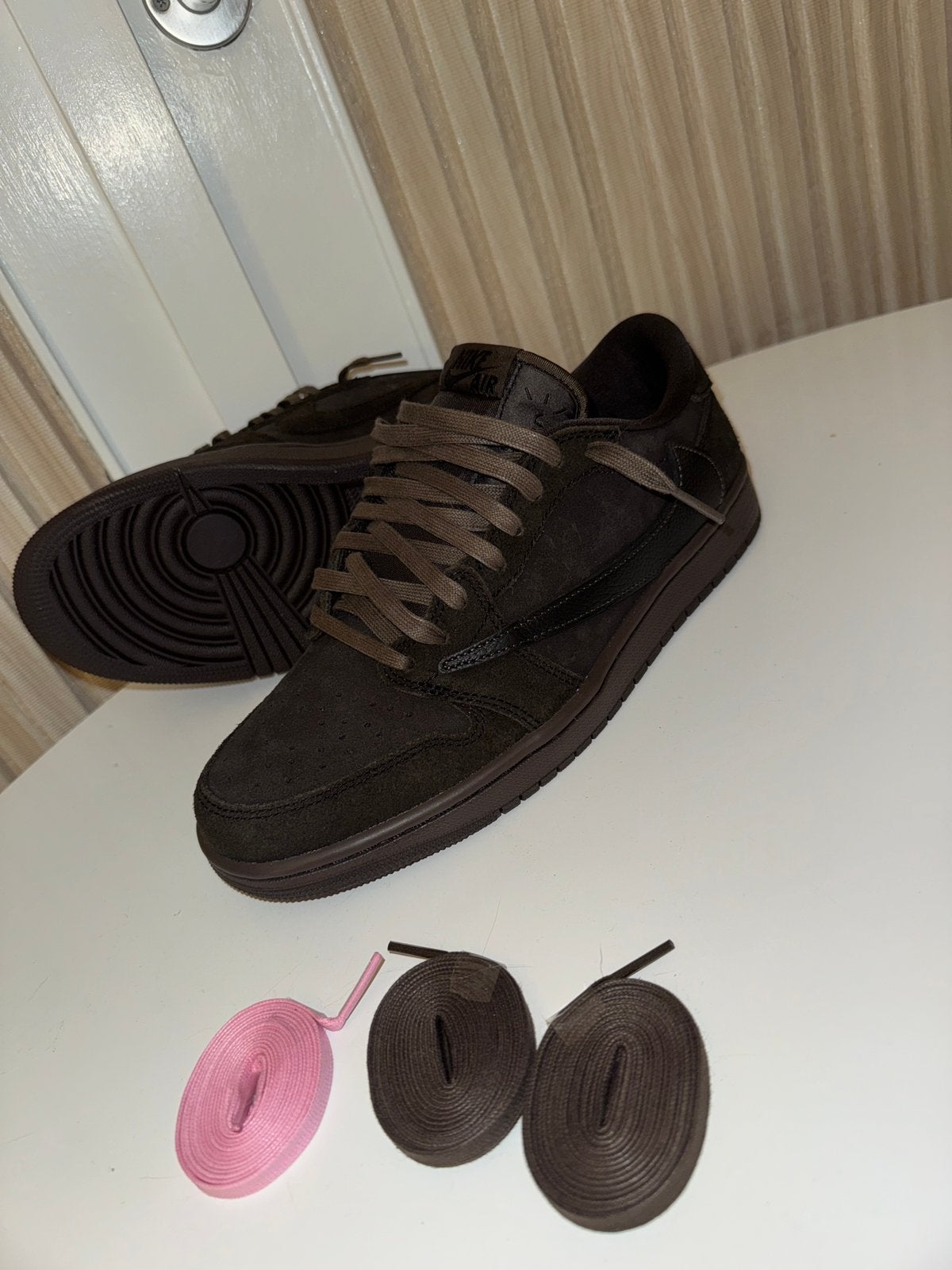Travis scott red velvet, Ophalen of Verzenden, Zo goed als nieuw
