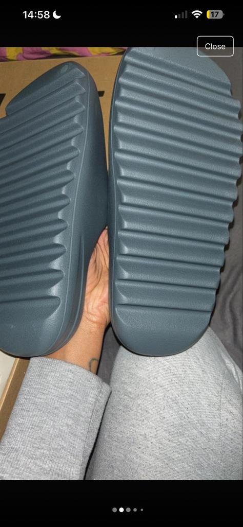 Yeezy Slides Maat 43 Origineel, Ophalen of Verzenden, Nieuw, Grijs, Slippers