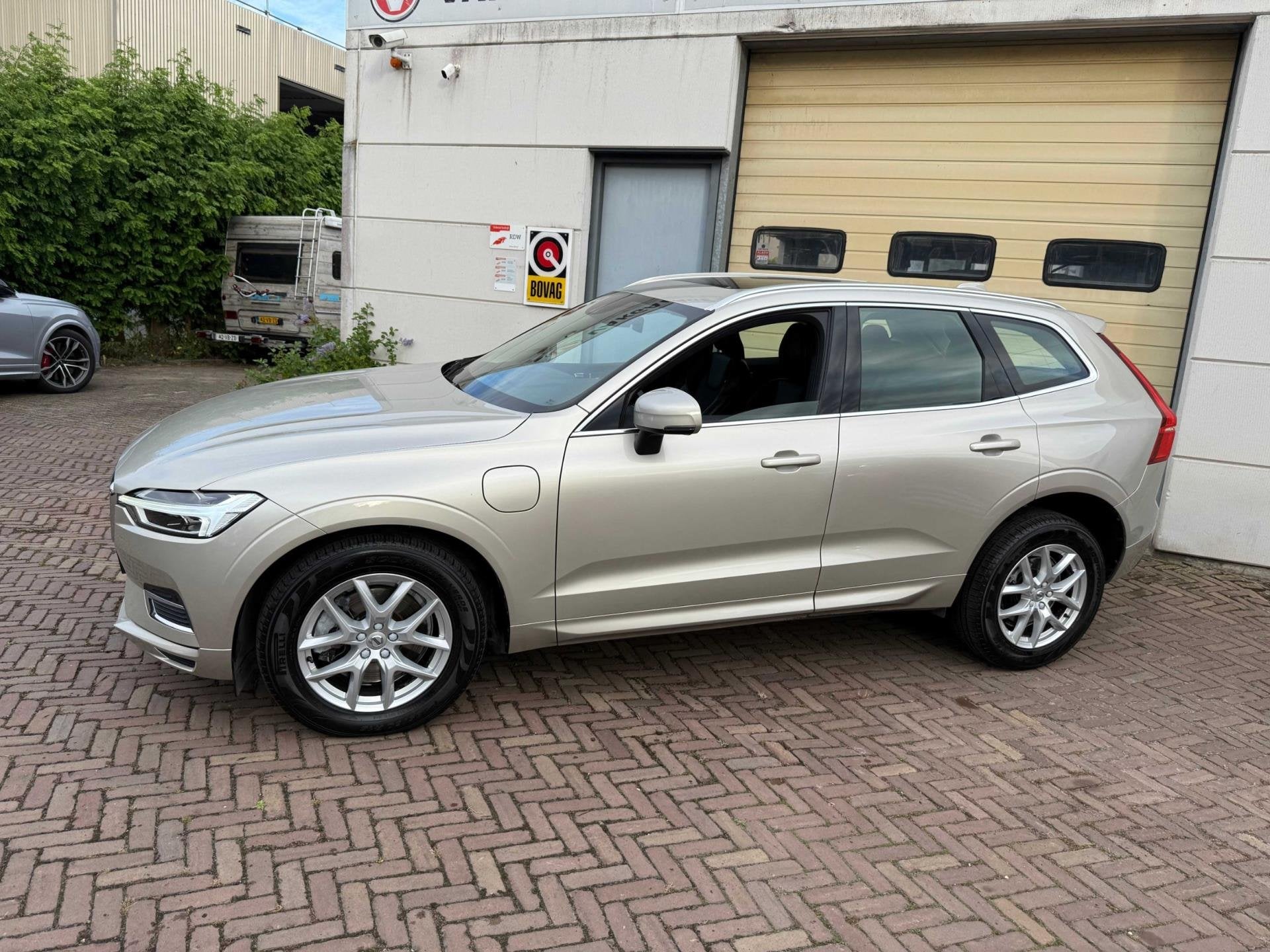 Volvo XC60 2.0 T8 Twin Engine AWD Momentum Pro | Panoramadak, Dealer onderhouden, Gebruikt, 4 cilinders, 1969 cc