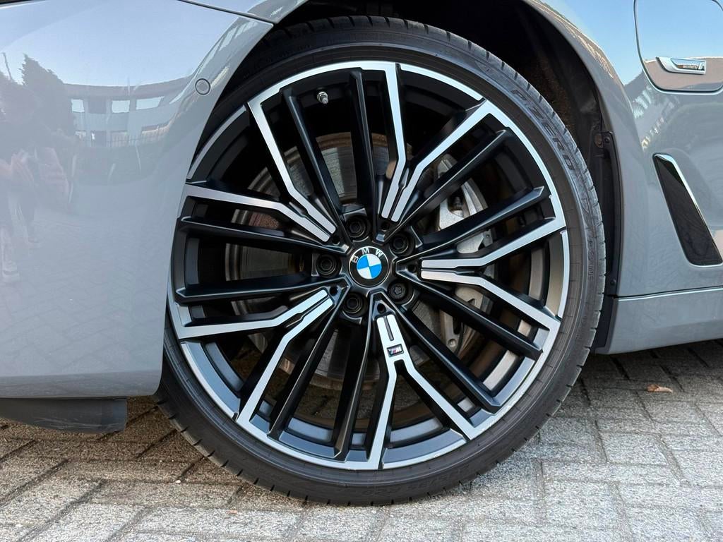 BMW 5-serie 545e xDrive M | LASER | TREKHAAK | H&K, Auto's, Gebruikt, 2000 kg, 120 €/maand, Bedrijf