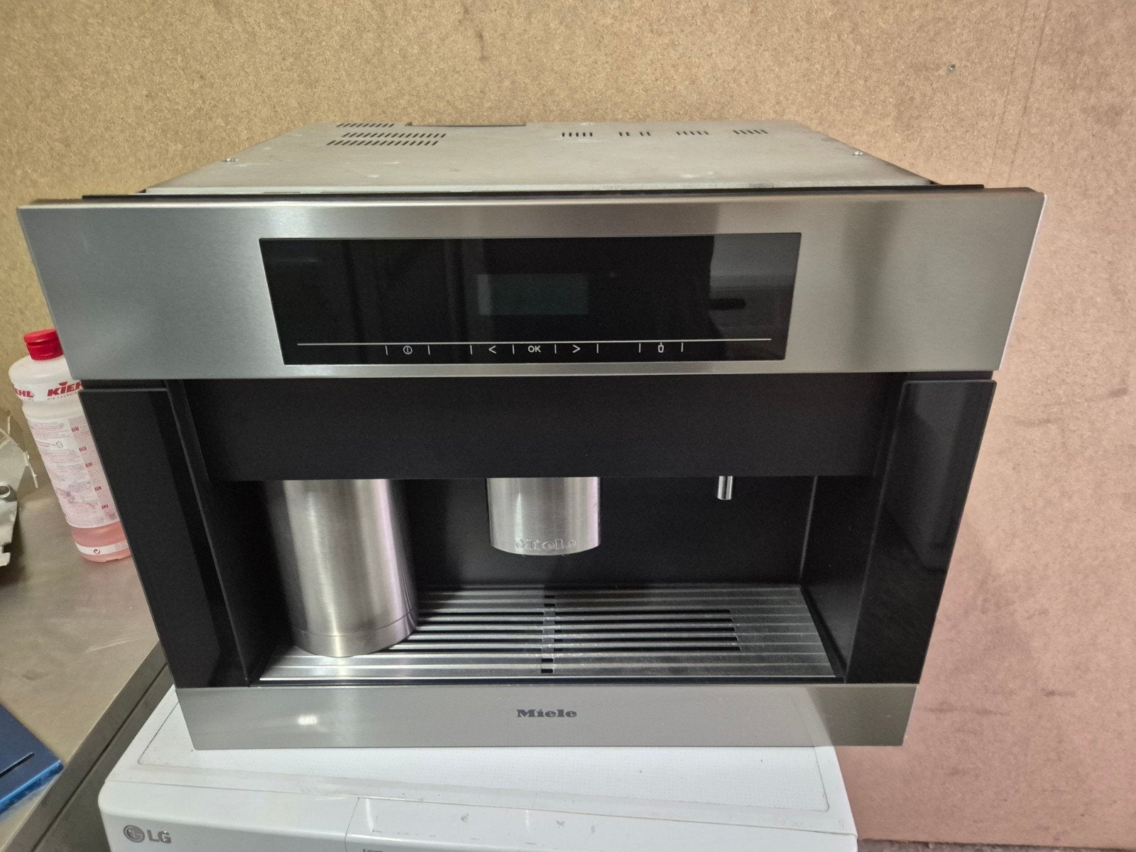 Te koop aangeboden: een zeer nette Miele koffie apparaat, 10 kopjes of meer, Ophalen, Zo goed als nieuw, Koffiemachine