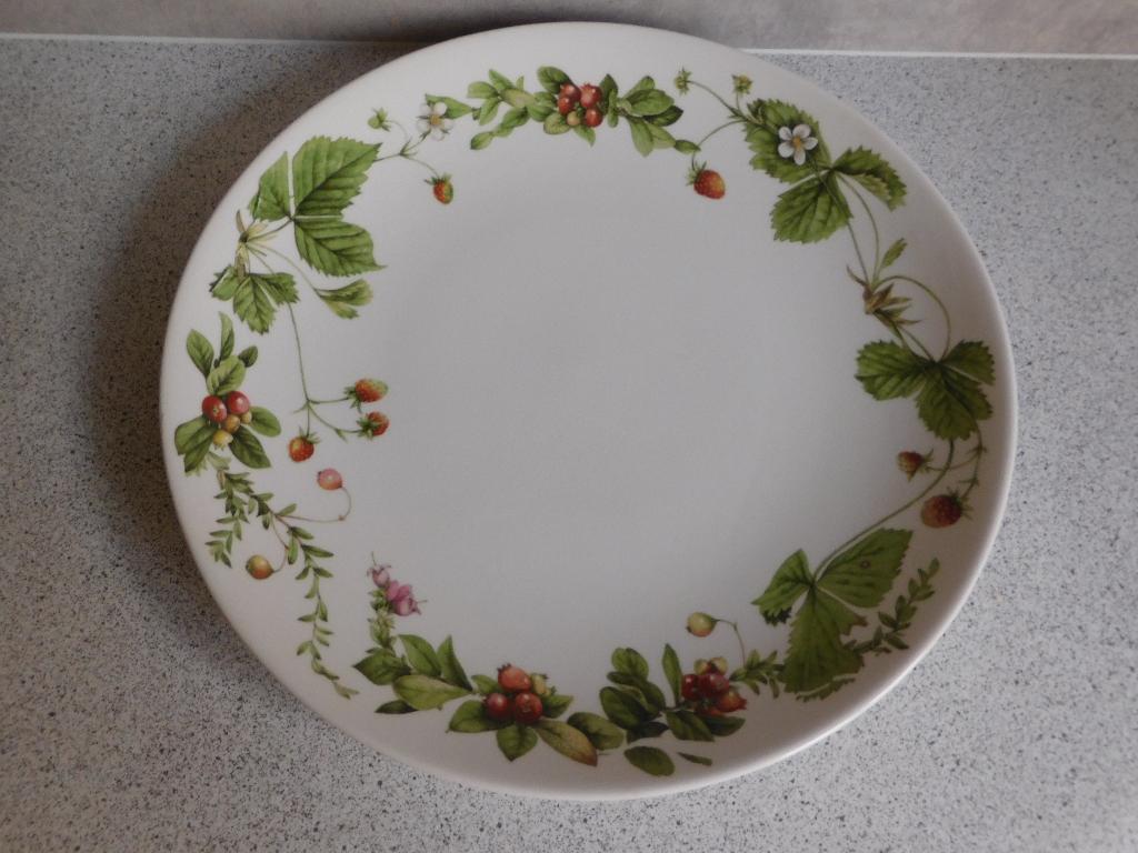 Bord 31 cm. Bosvruchten Wedgwood Marjolein Bastin, Huis en Inrichting, Keuken | Servies, Ophalen of Verzenden, Zo goed als nieuw