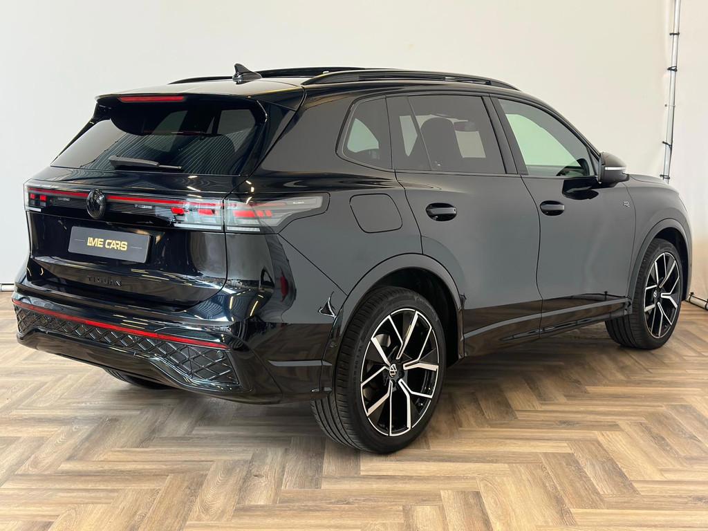 Volkswagen TIGUAN 1.5 eTSI R-Line Business|PANO|INRUIL MOGEL, 4 cilinders, 150 pk, Leder en Stof, Zwart