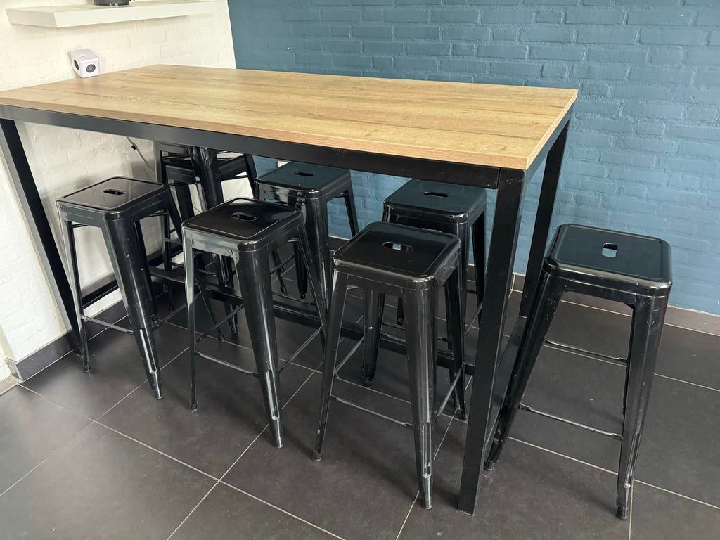 Hoge bartafel met 8 zwarte metalen krukken, Ophalen, Gebruikt