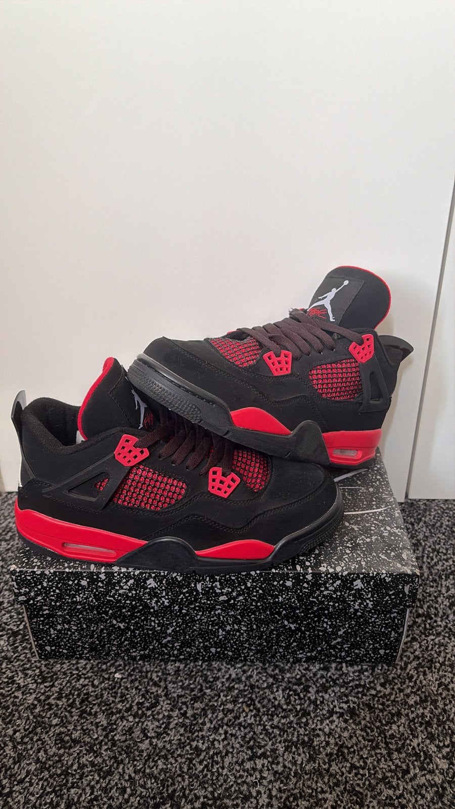 Jordan 4 Red Thunder - Maat 41 - Zo goed als nieuw, Kleding | Heren, Schoenen, Ophalen of Verzenden, Zo goed als nieuw, Zwart