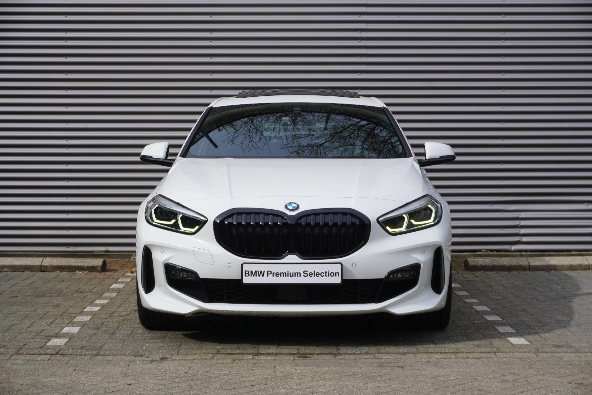 BMW 1 Serie 120i Model M Sport | High Executive | 19 inch LM, Auto's, 1998 cc, 730 kg, Gebruikt, 4 cilinders