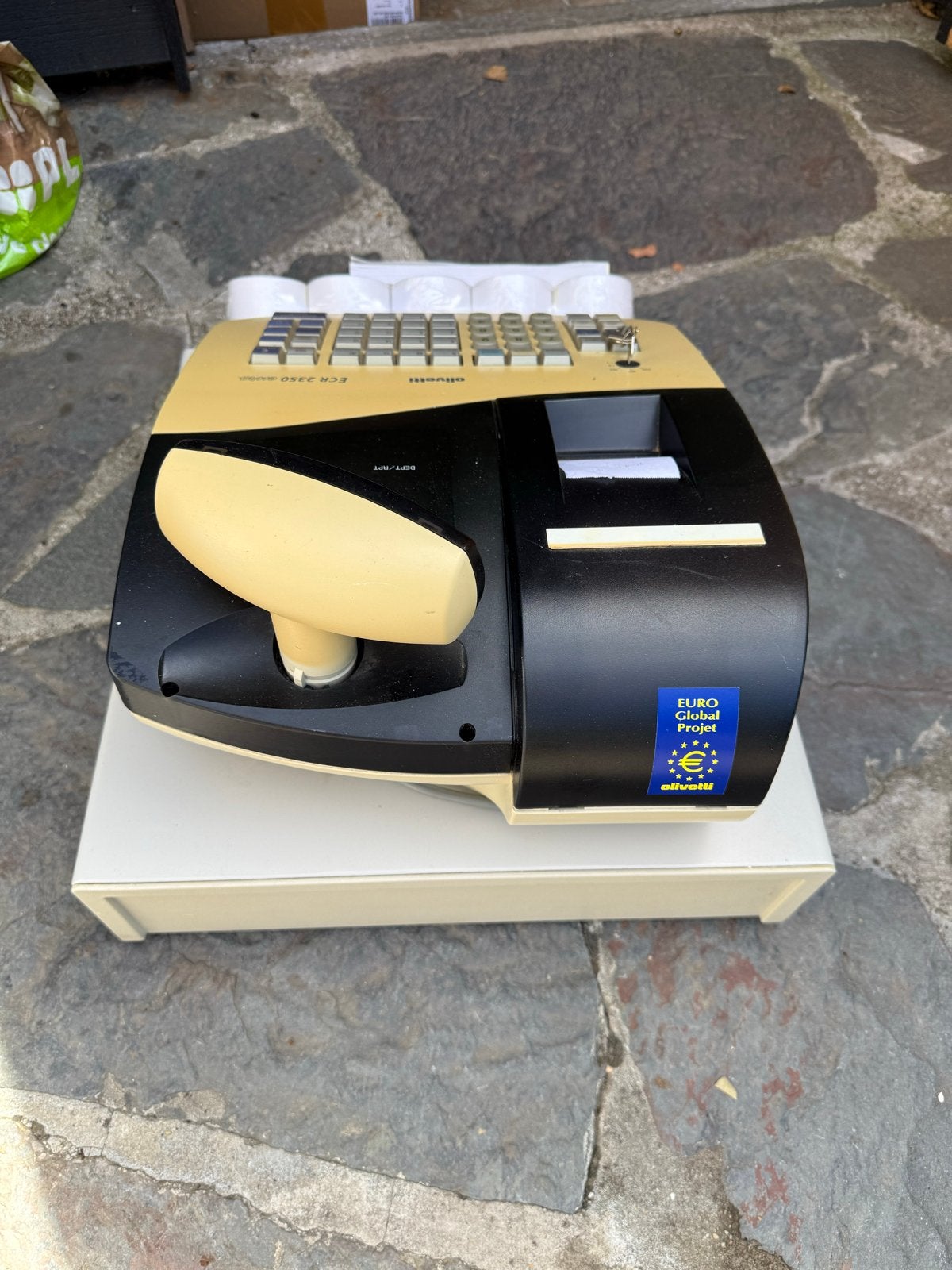 Olivetti ECR 2350 Kassa met lade en rollen, Ophalen