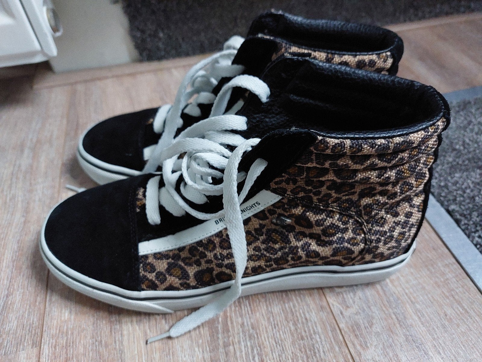 panterprint sneakers, Kleding | Dames, Schoenen, Ophalen of Verzenden, Zo goed als nieuw, Bruin, Sneakers of Gympen